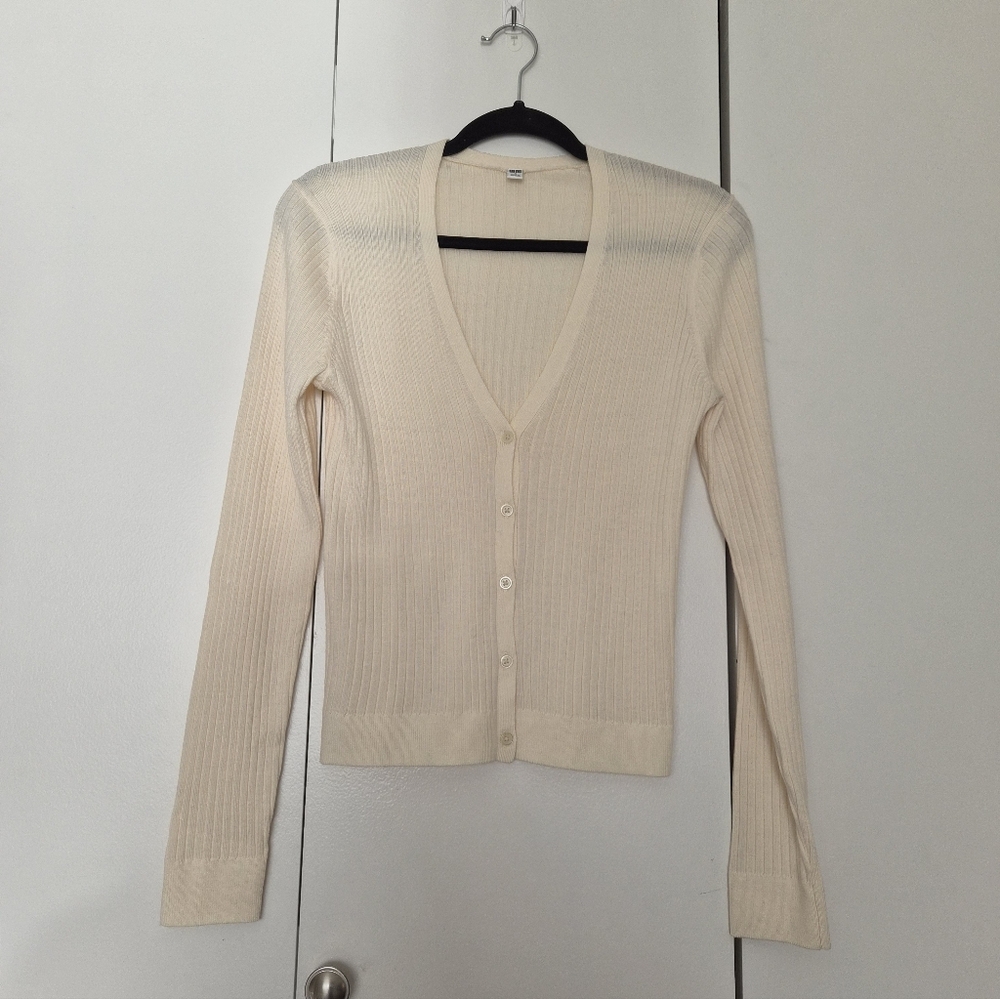 Uniqlo Ribbed Vneck Wool Cardigan